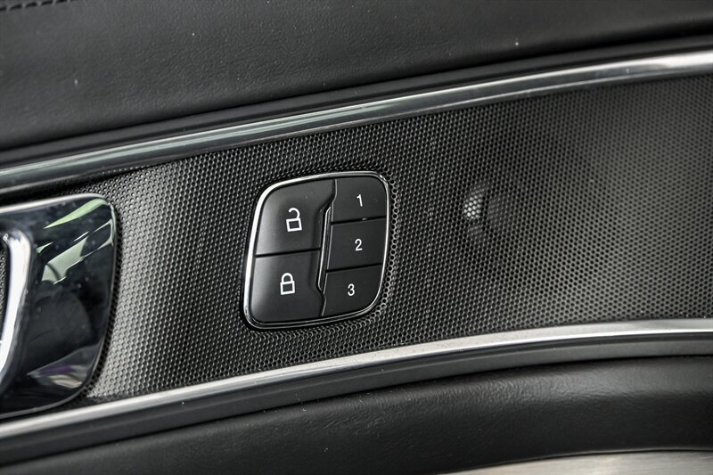 Used 2019 Ford Explorer Platinum AWD/4WD image 14