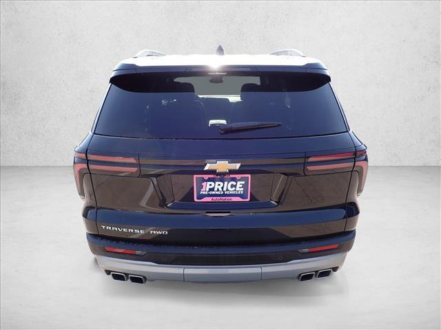 Used 2025 Chevrolet Traverse LT w/ Driver Confidence Package AWD/4WD image 3