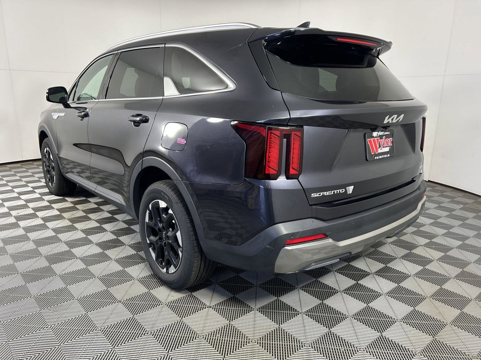 Certified 2025 Kia Sorento S image 8