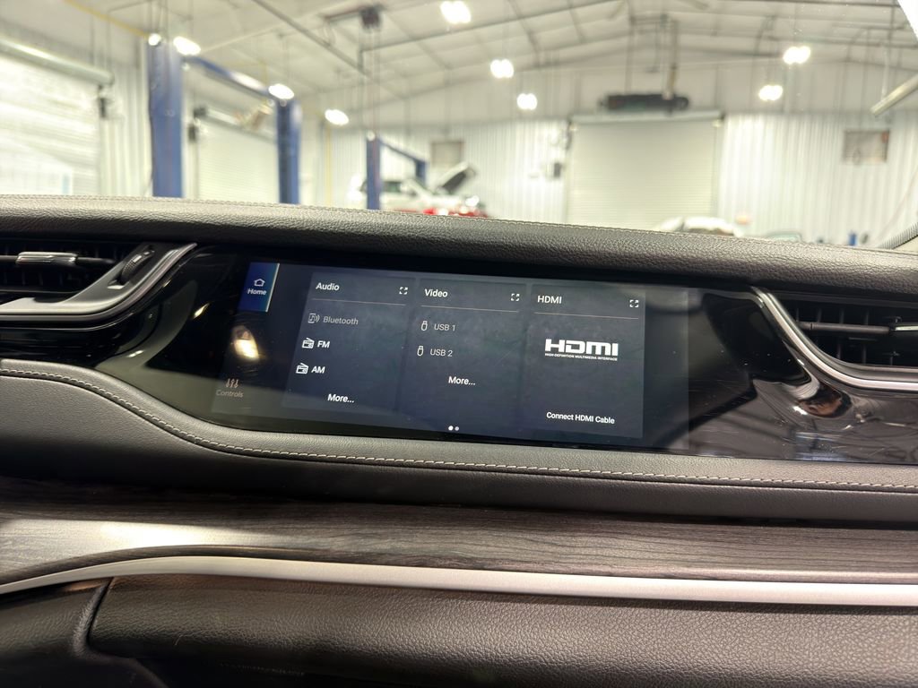 Used 2023 Jeep Grand Cherokee L Limited w/ Luxury Tech Group II image 18