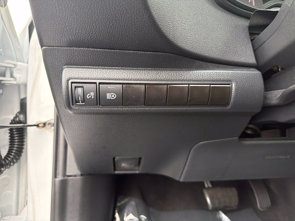 Used 2024 Toyota Corolla LE FWD image 17