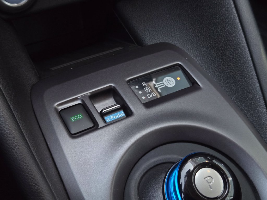 Used 2024 Nissan Leaf S FWD image 19