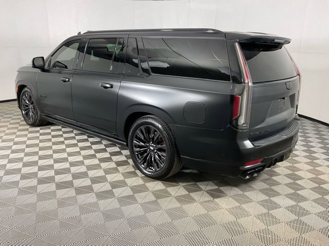 Used 2024 Cadillac Escalade ESV V w/ LPO, ONYX Package image 4
