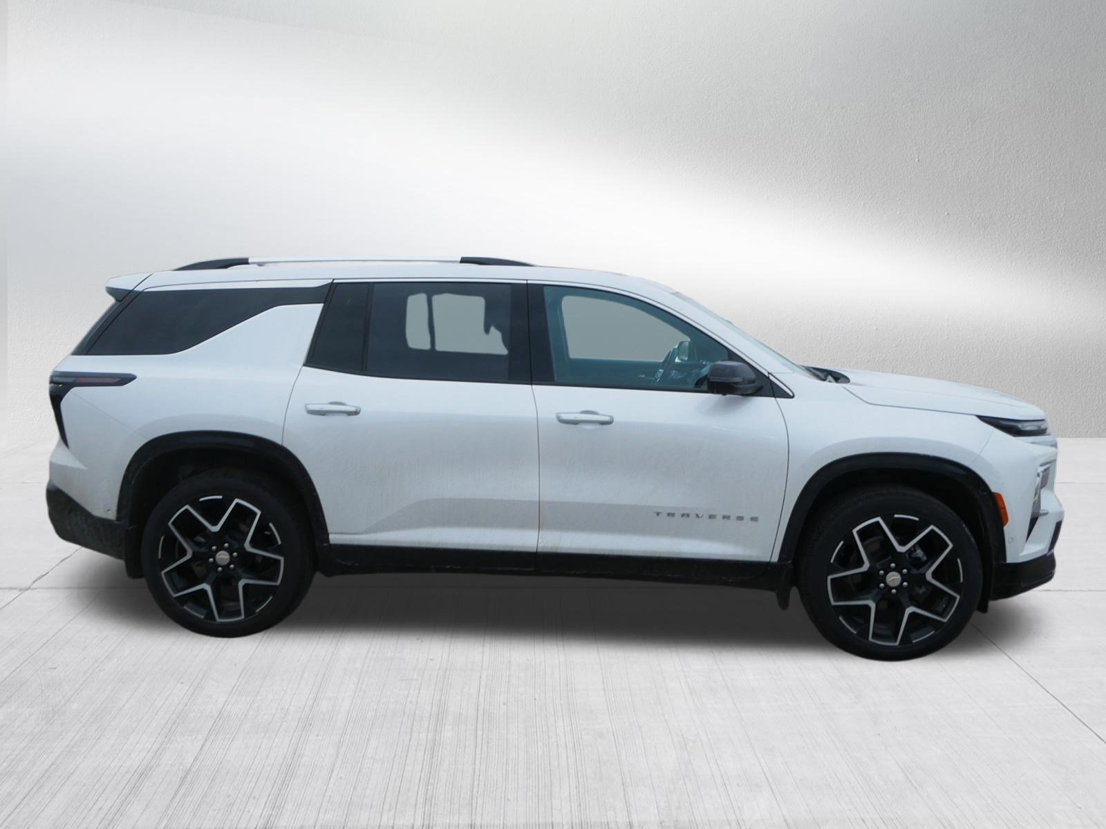Used 2025 Chevrolet Traverse High Country image 8