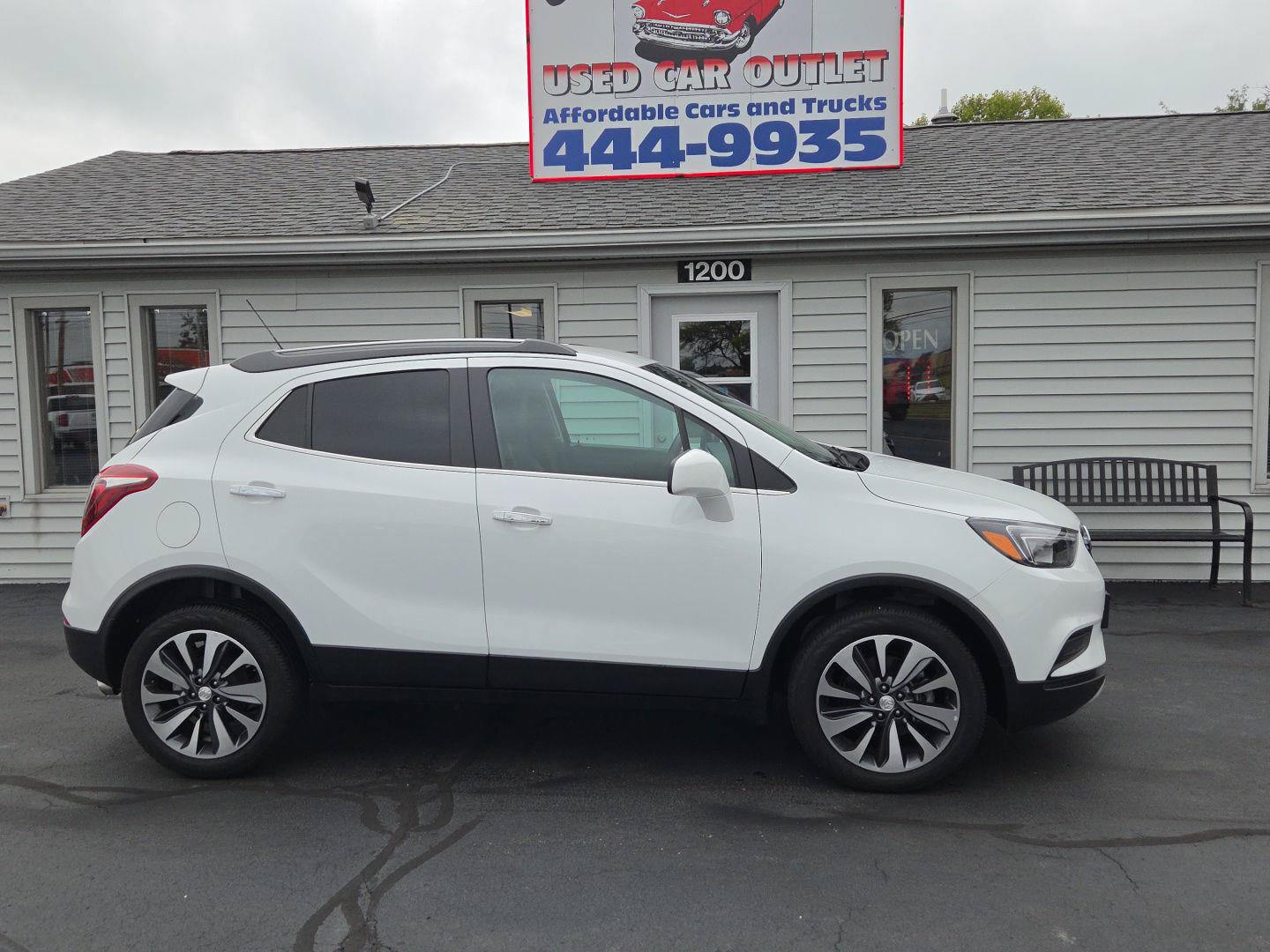 Used 2022 Buick Encore Preferred w/ Safety Package AWD/4WD image 2