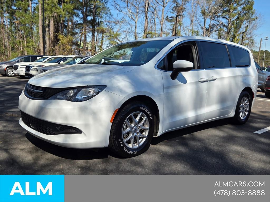 Used 2022 Chrysler Voyager LX image 1