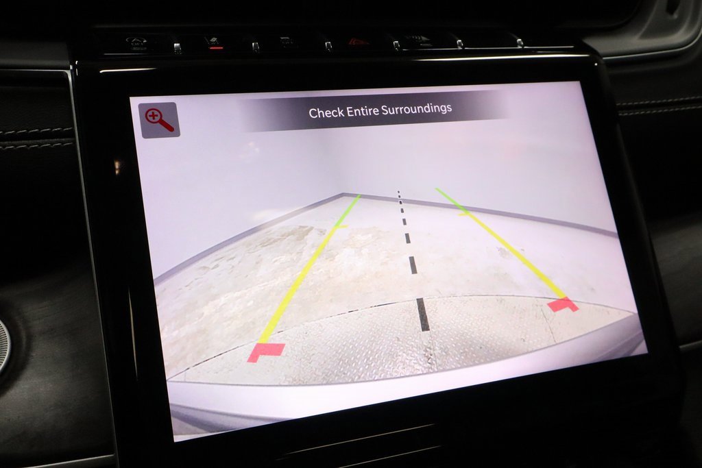 Used 2023 Jeep Grand Cherokee Limited w/ Black Appearance Package image 3