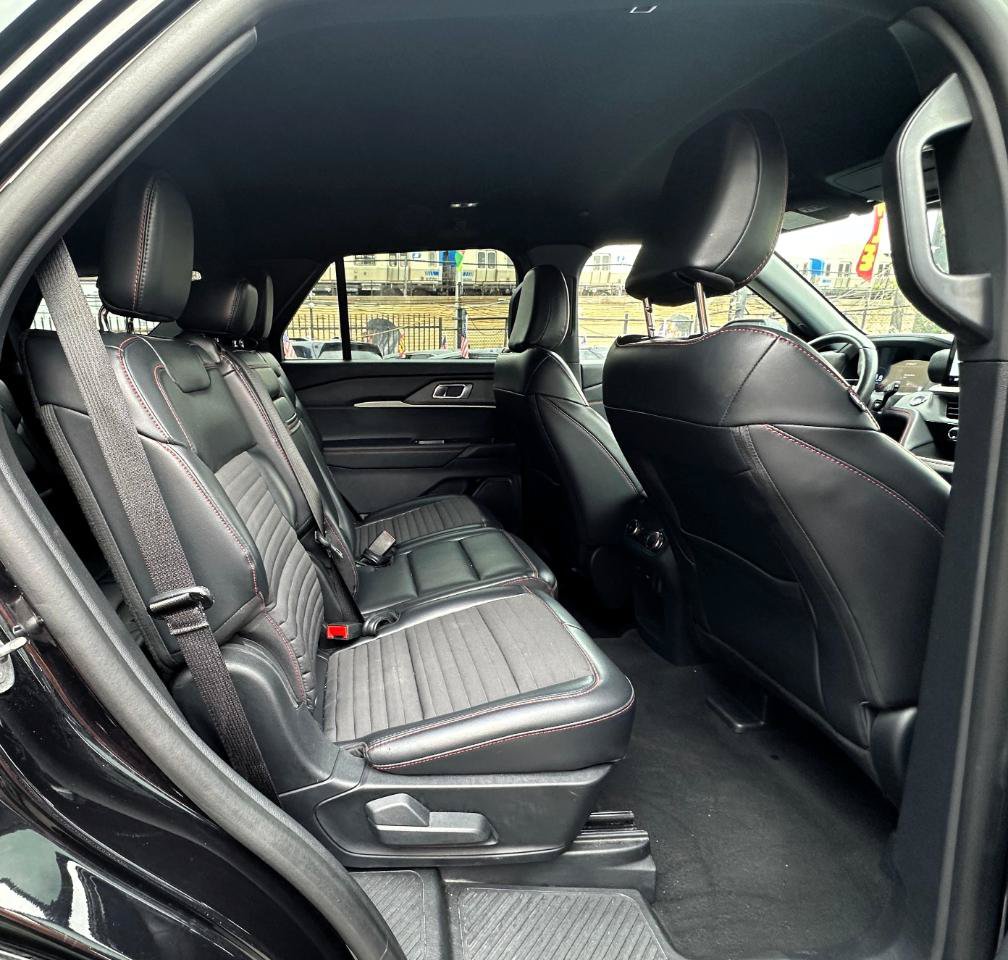 Used 2025 Ford Explorer ST-Line w/ ST-Line Street Pack AWD/4WD image 27