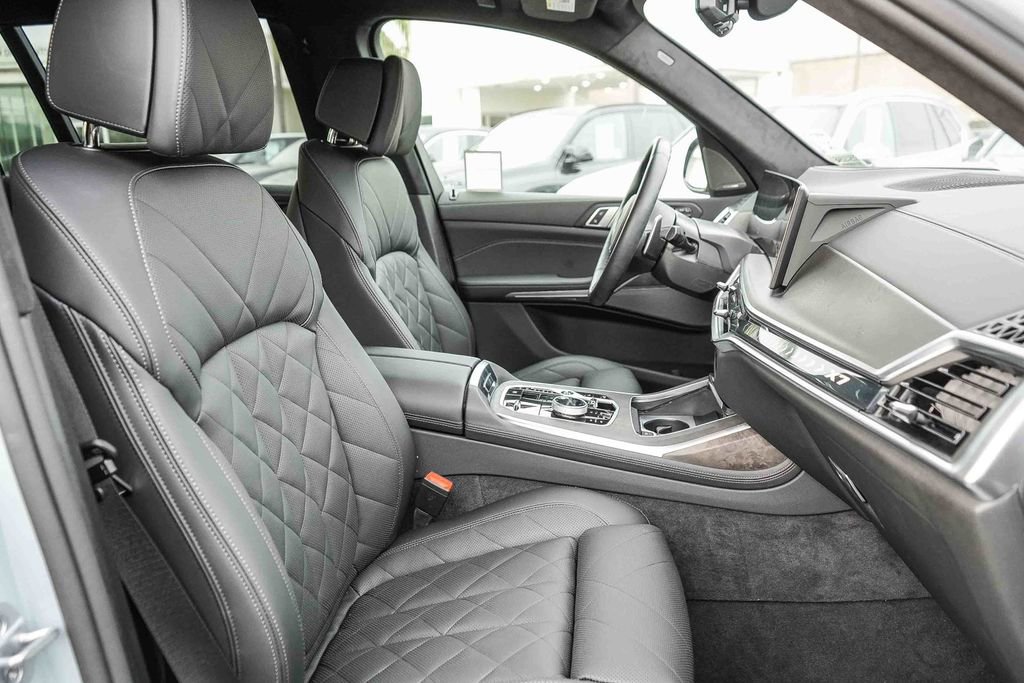Used 2026 BMW X7 xDrive40i w/ Executive Package image 16