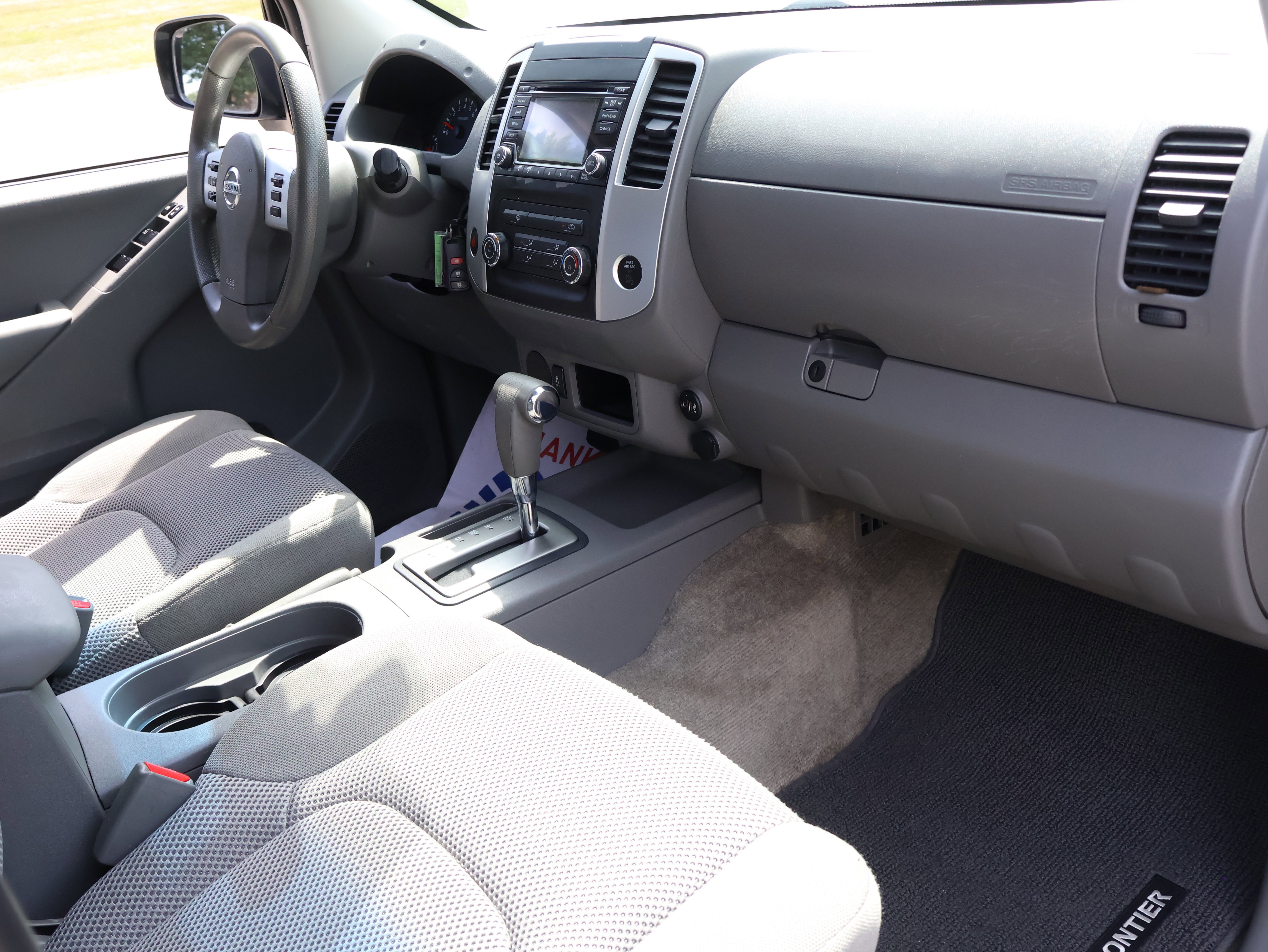 Used 2017 Nissan Frontier SV image 12