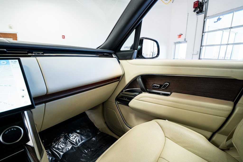 Used 2023 Land Rover Range Rover Long Wheelbase SE image 51