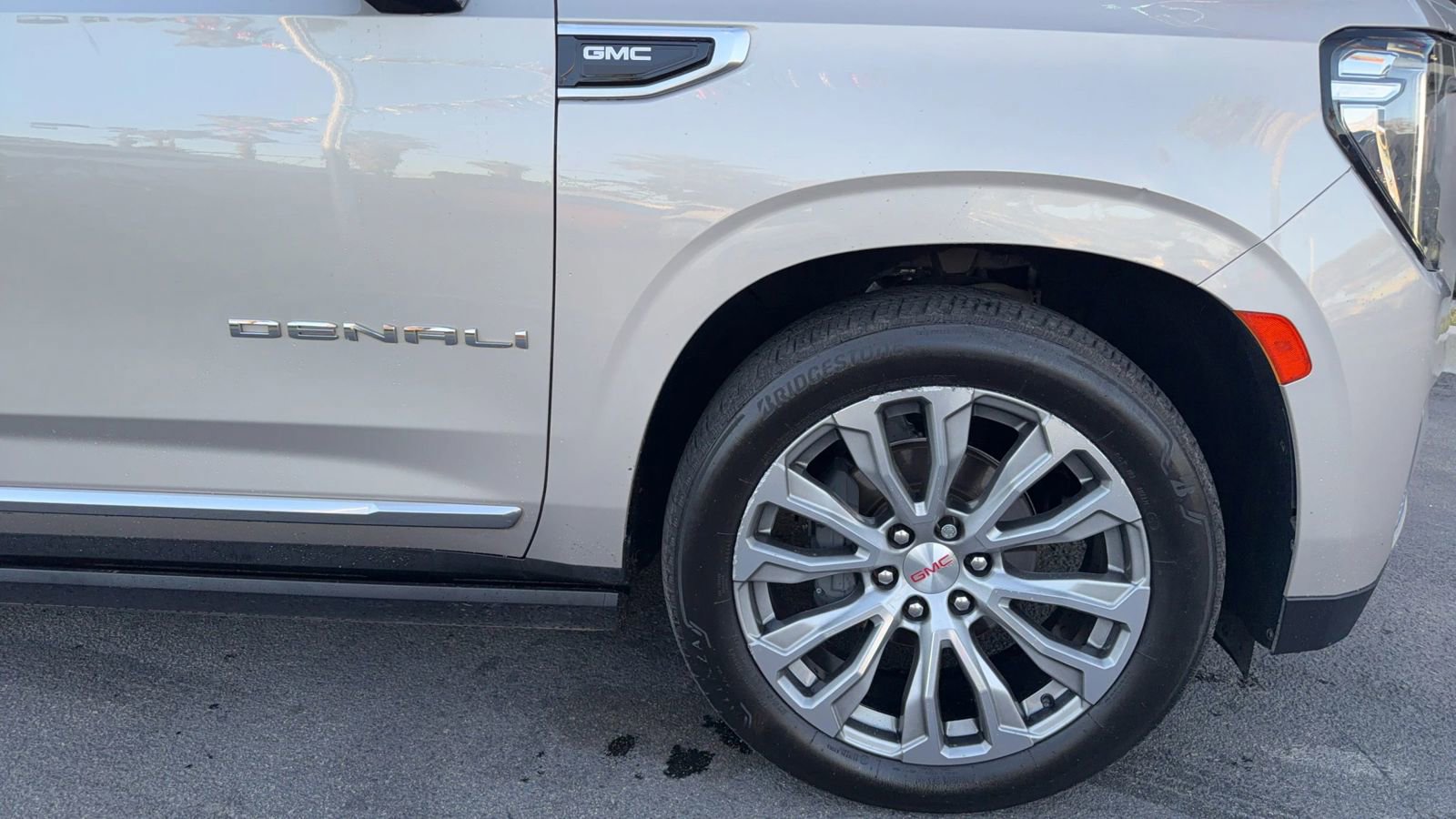 Used 2021 GMC Yukon XL Denali w/ Denali Ultimate Package image 12