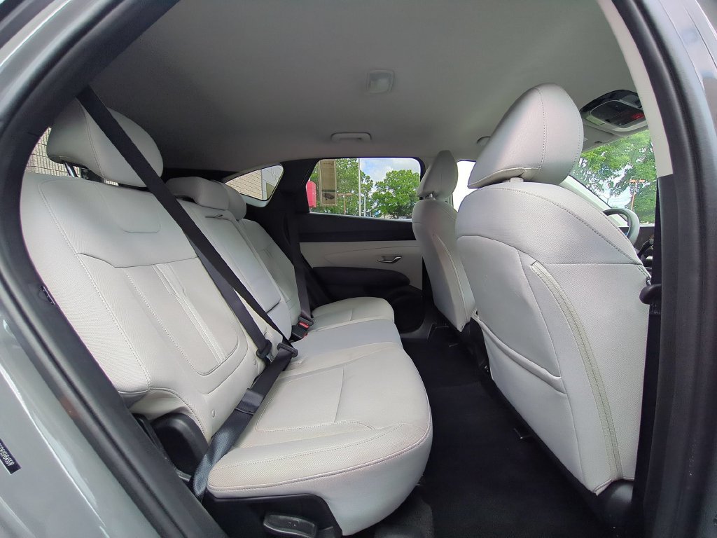 Used 2025 Hyundai Tucson SEL AWD/4WD image 29