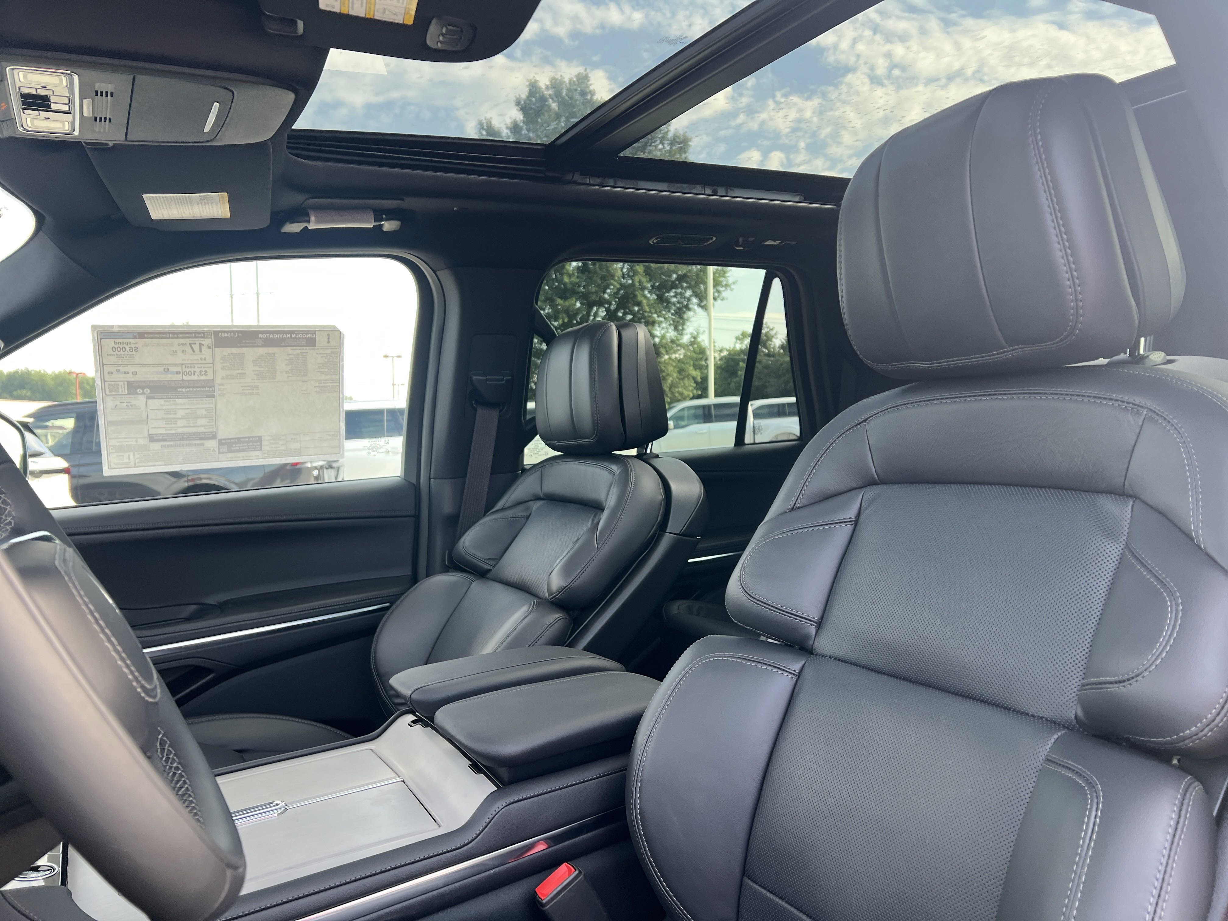 New 2025 Lincoln Navigator L Reserve image 17