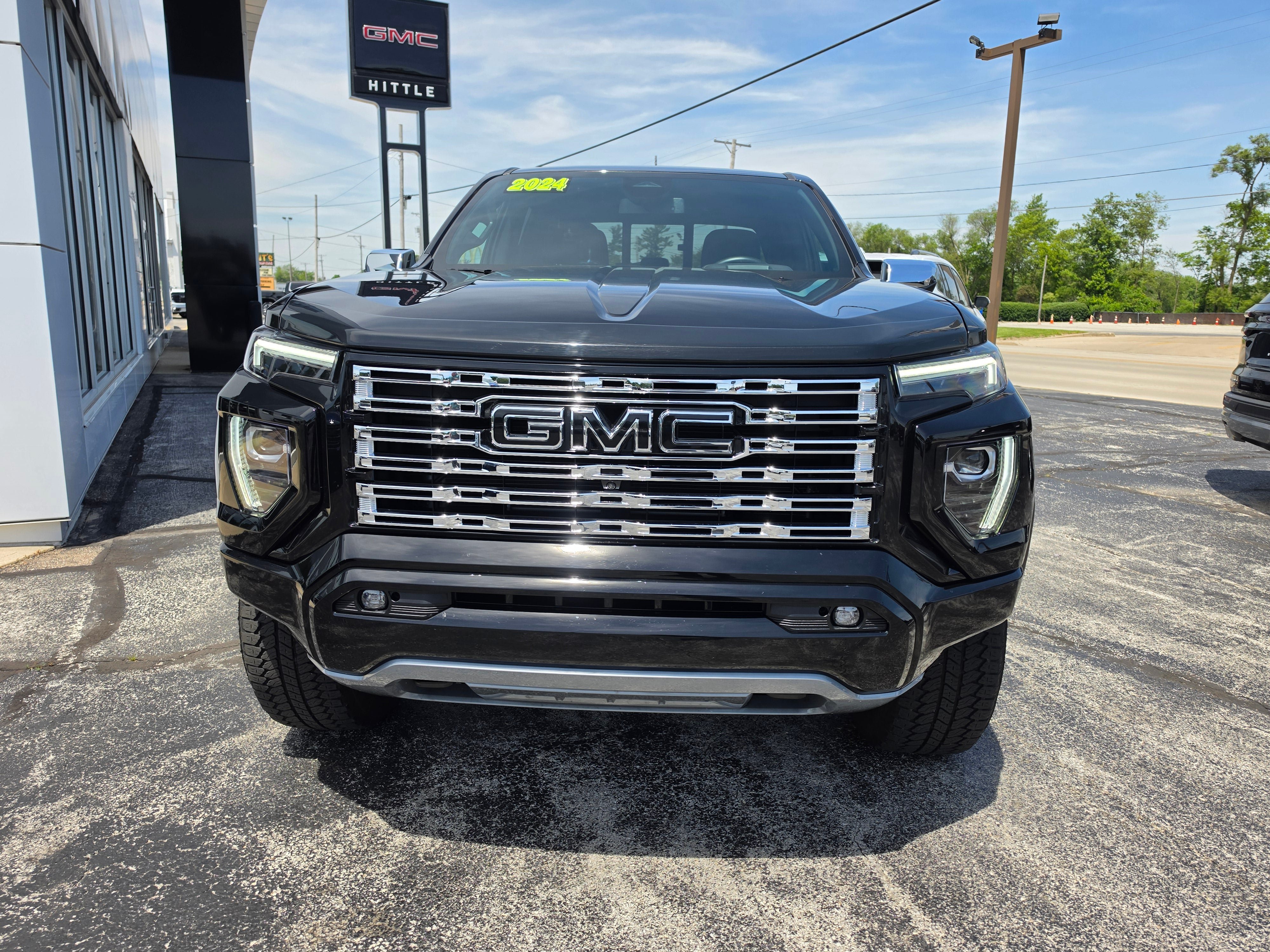 Used 2024 GMC Canyon Denali AWD/4WD image 2