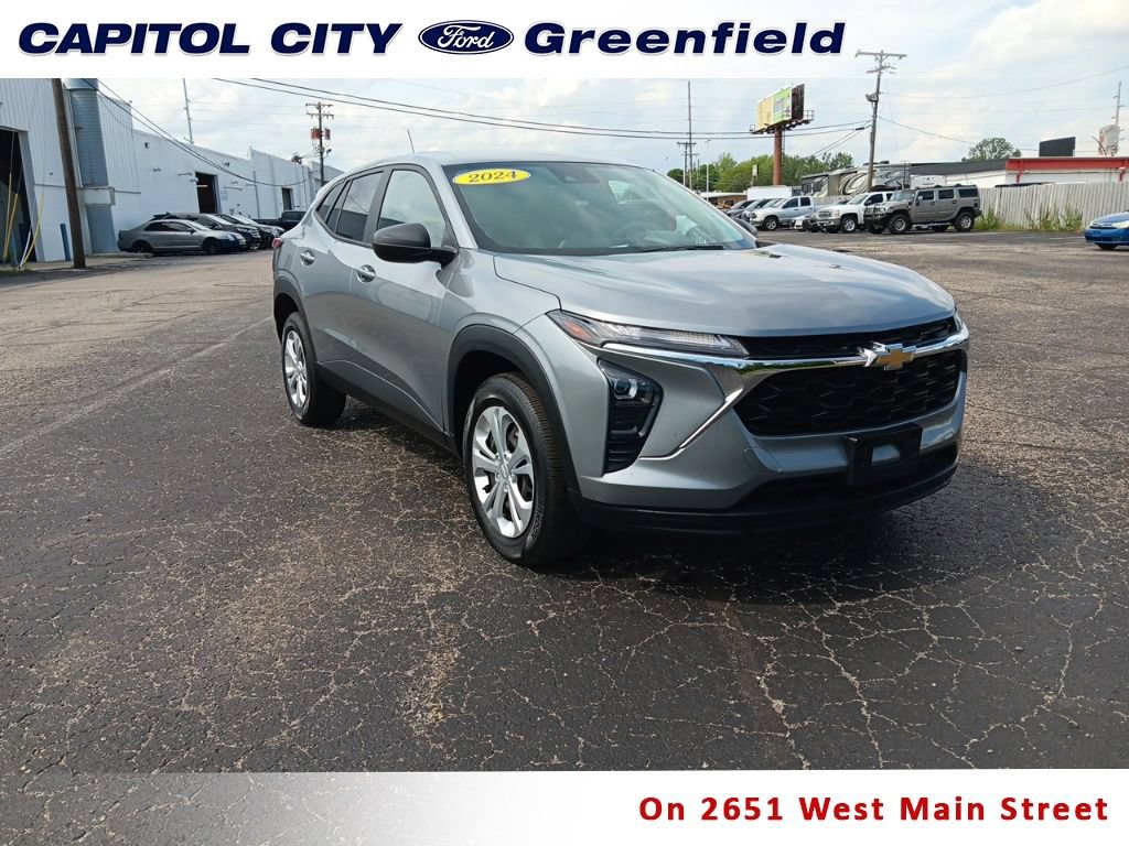 Used 2024 Chevrolet Trax LS w/ Driver Confidence Package FWD image 1