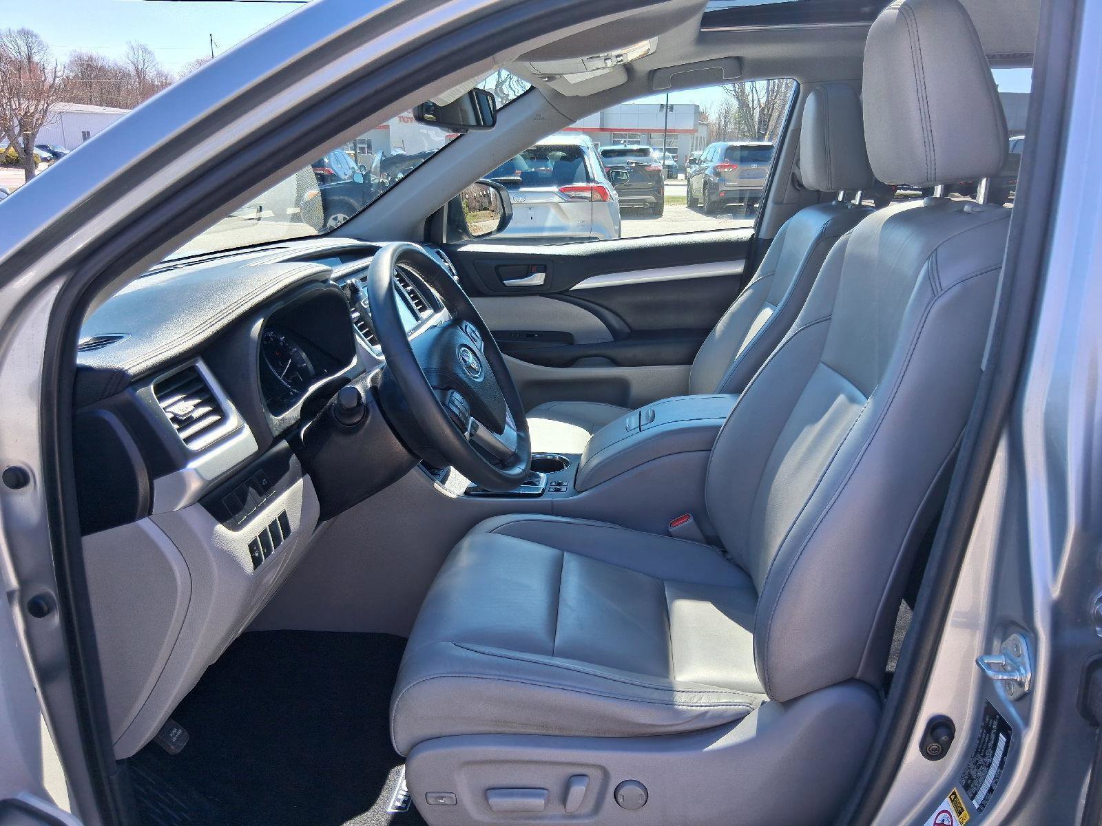 Used 2015 Toyota Highlander XLE AWD/4WD image 9