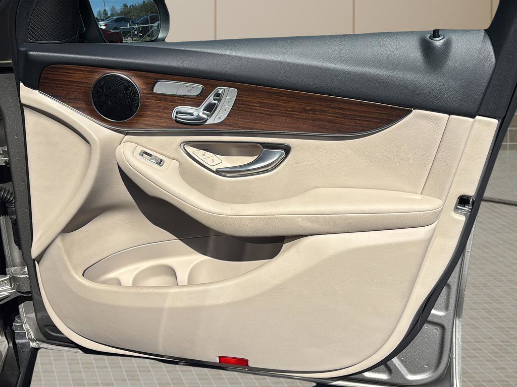 Used 2020 Mercedes-Benz GLC 300 4MATIC image 38