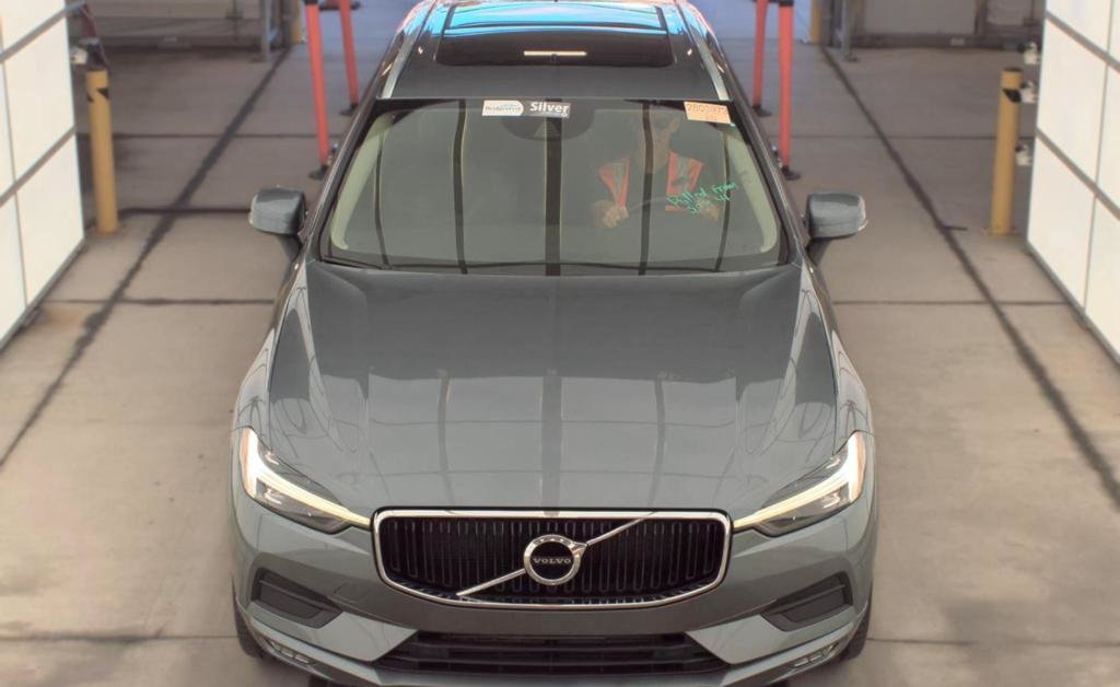 Used 2021 Volvo XC60 T5 Momentum w/ Premium Package AWD/4WD image 2
