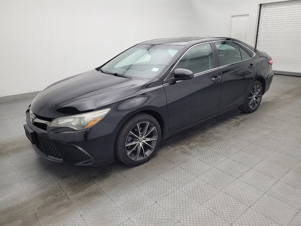 Used 2015 Toyota Camry XSE w/ Moonroof Package image 2