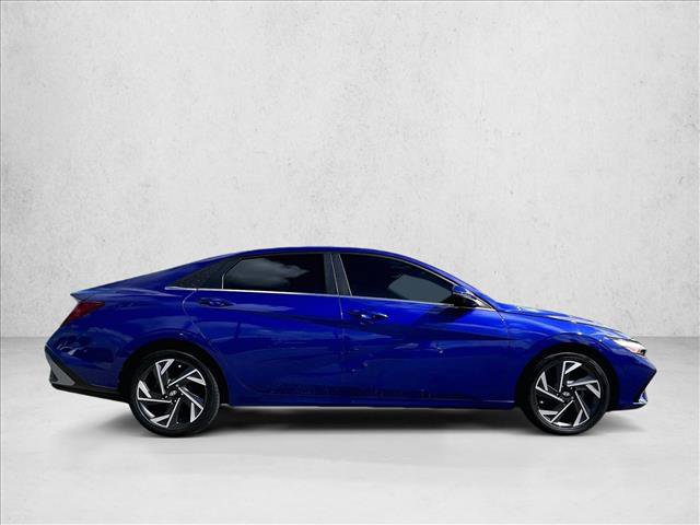 Used 2024 Hyundai Elantra Limited FWD image 5