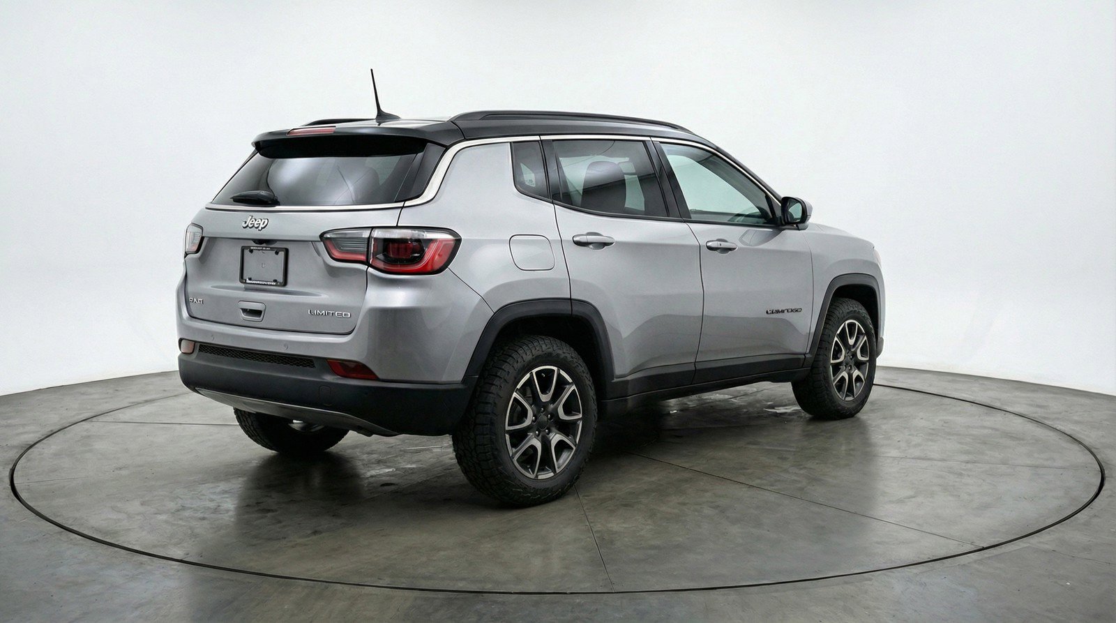 Used 2025 Jeep Compass Trailhawk image 9