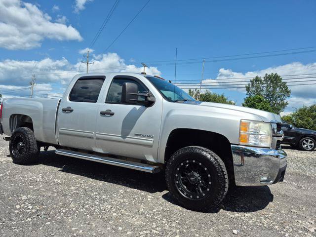 Used 2010 Chevrolet Silverado 2500 LT w/ Interior Plus Package AWD/4WD image 2