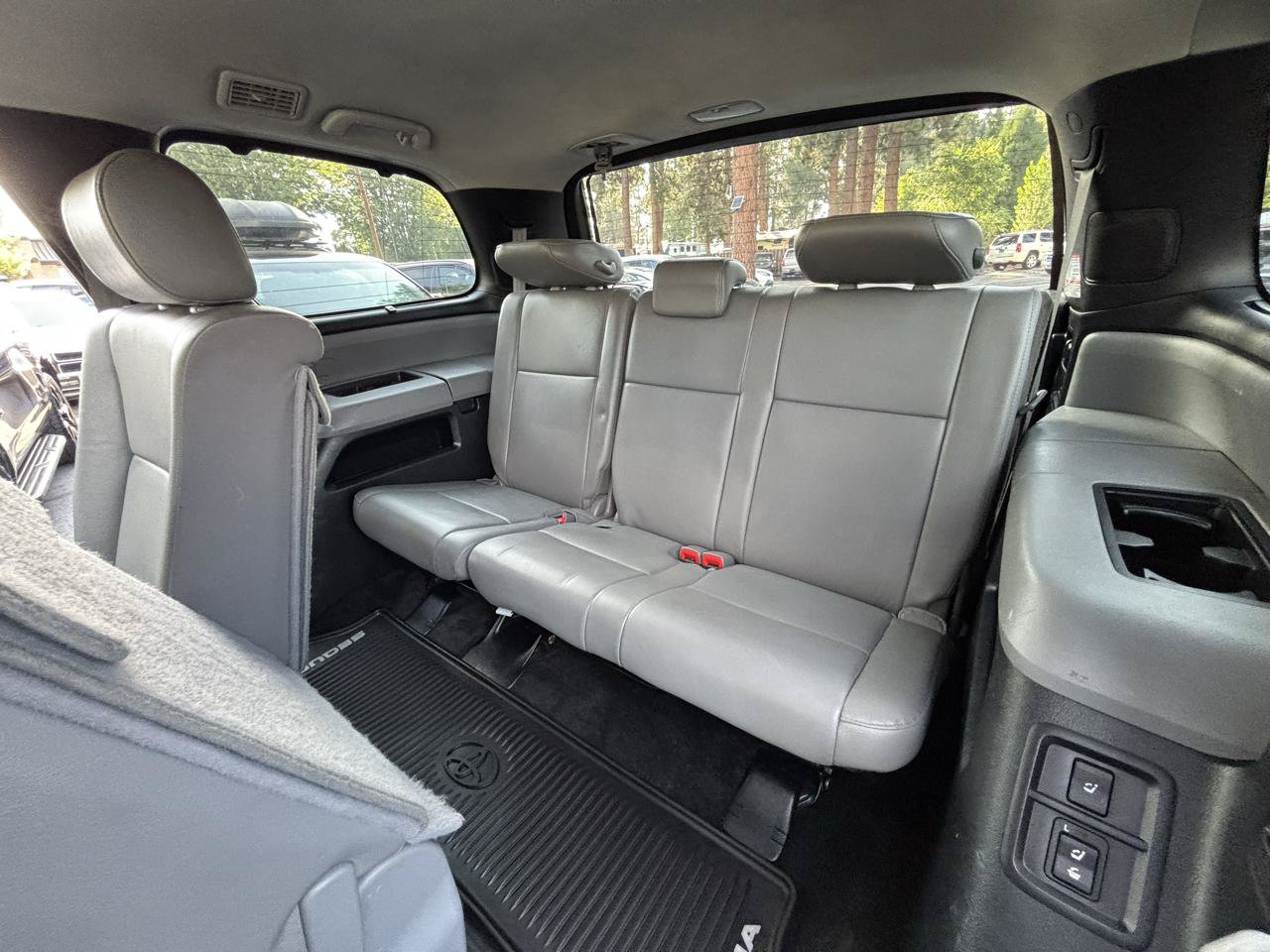 Used 2017 Toyota Sequoia Limited w/ Safety & Convenience Package AWD/4WD image 12