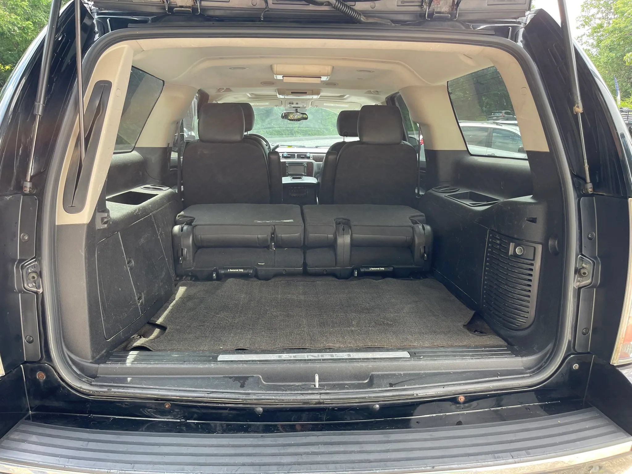 Used 2013 GMC Yukon XL Denali AWD/4WD image 9