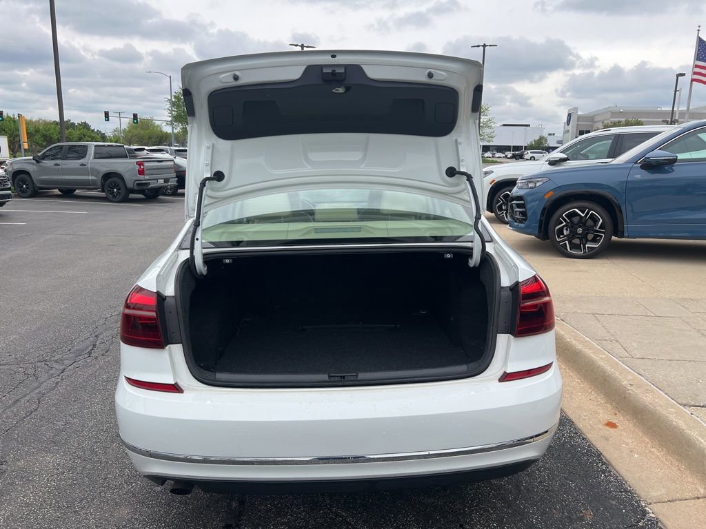 Used 2019 Volkswagen Passat 2.0T Wolfsburg w/ Wheels & Sunroof Package FWD image 19