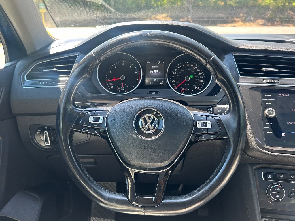 Used 2018 Volkswagen Tiguan SE w/ Panoramic Sunroof Package AWD/4WD image 23