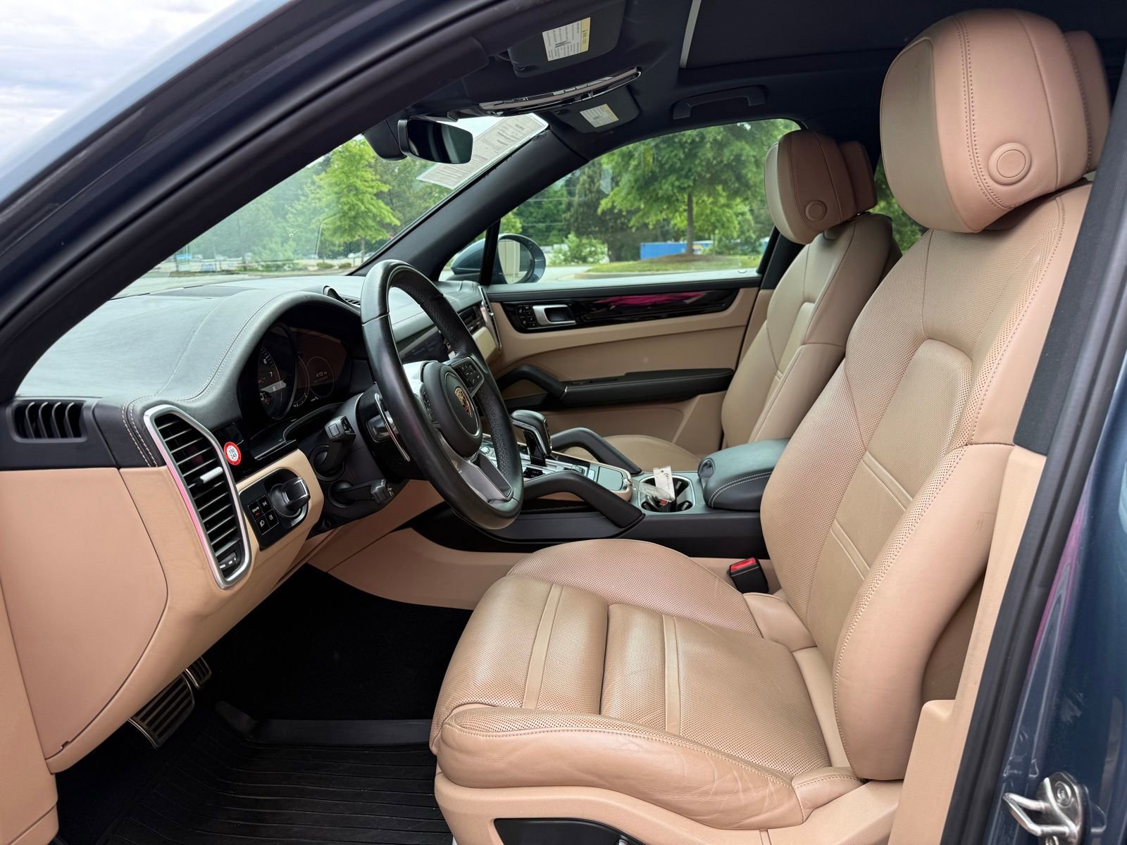 Used 2019 Porsche Cayenne S w/ Premium Package AWD/4WD image 34