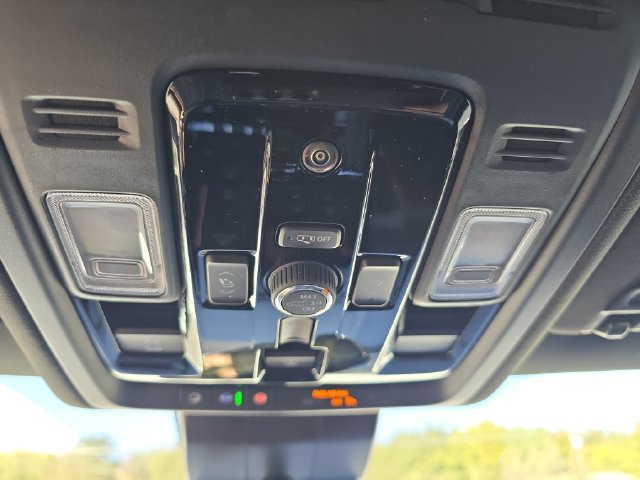 New 2026 GMC Yukon XL AT4 Ultimate w/ LPO, Floor Liner Package AWD/4WD image 23