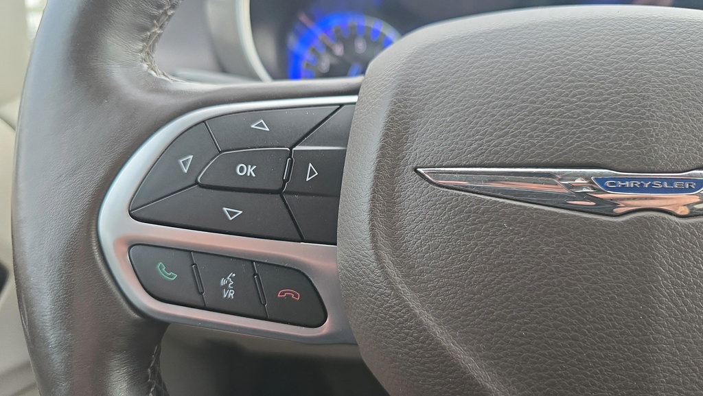 Used 2017 Chrysler Pacifica Touring-L Plus w/ Tire & Wheel Group FWD image 18