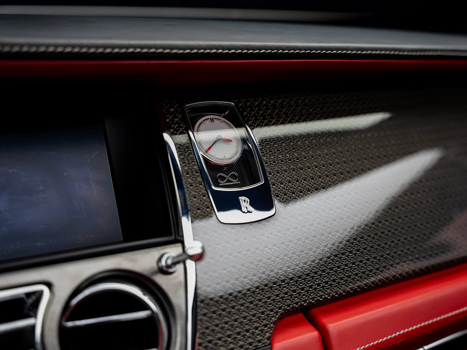 Used 2018 Rolls-Royce Dawn RWD image 50