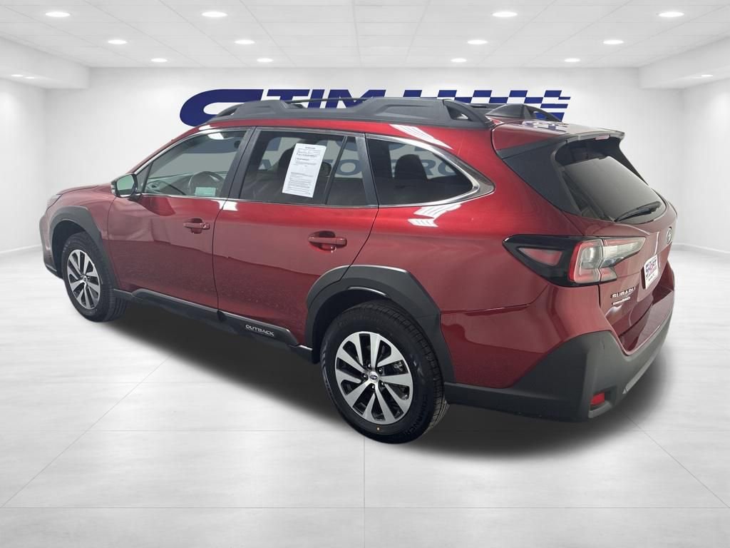 Used 2025 Subaru Outback Premium image 8