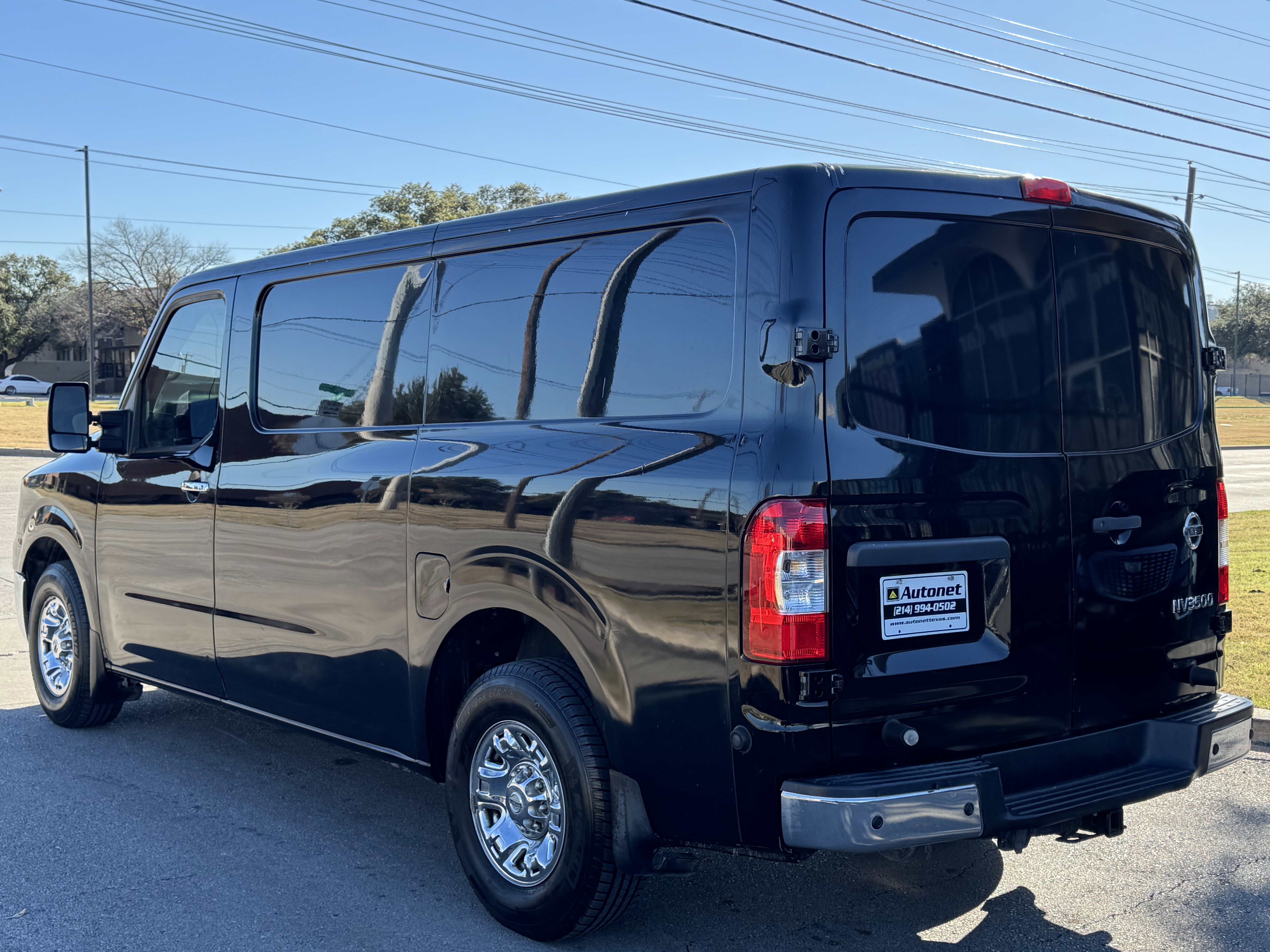 Used 2018 Nissan NV 3500 SL w/ Navigation Package image 3