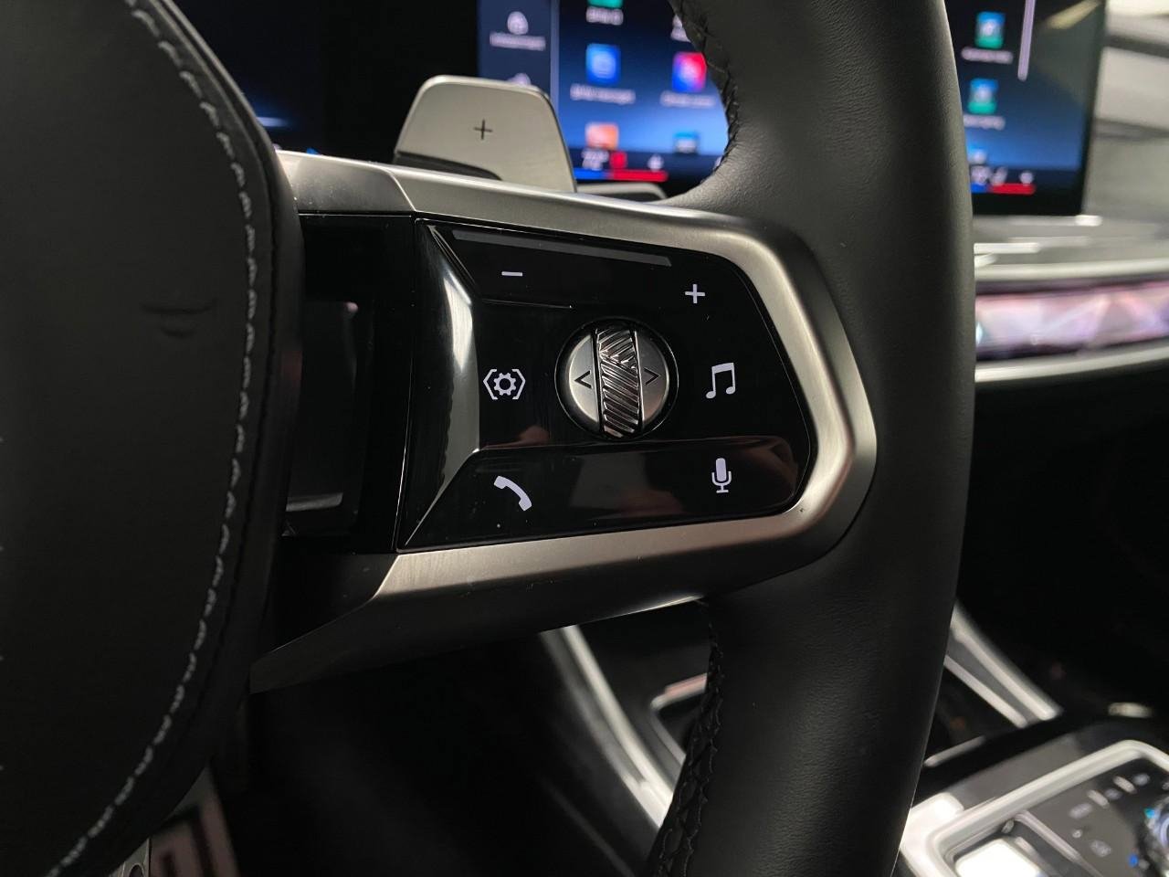 Certified 2023 BMW 760i xDrive w/ Executive Package image 17