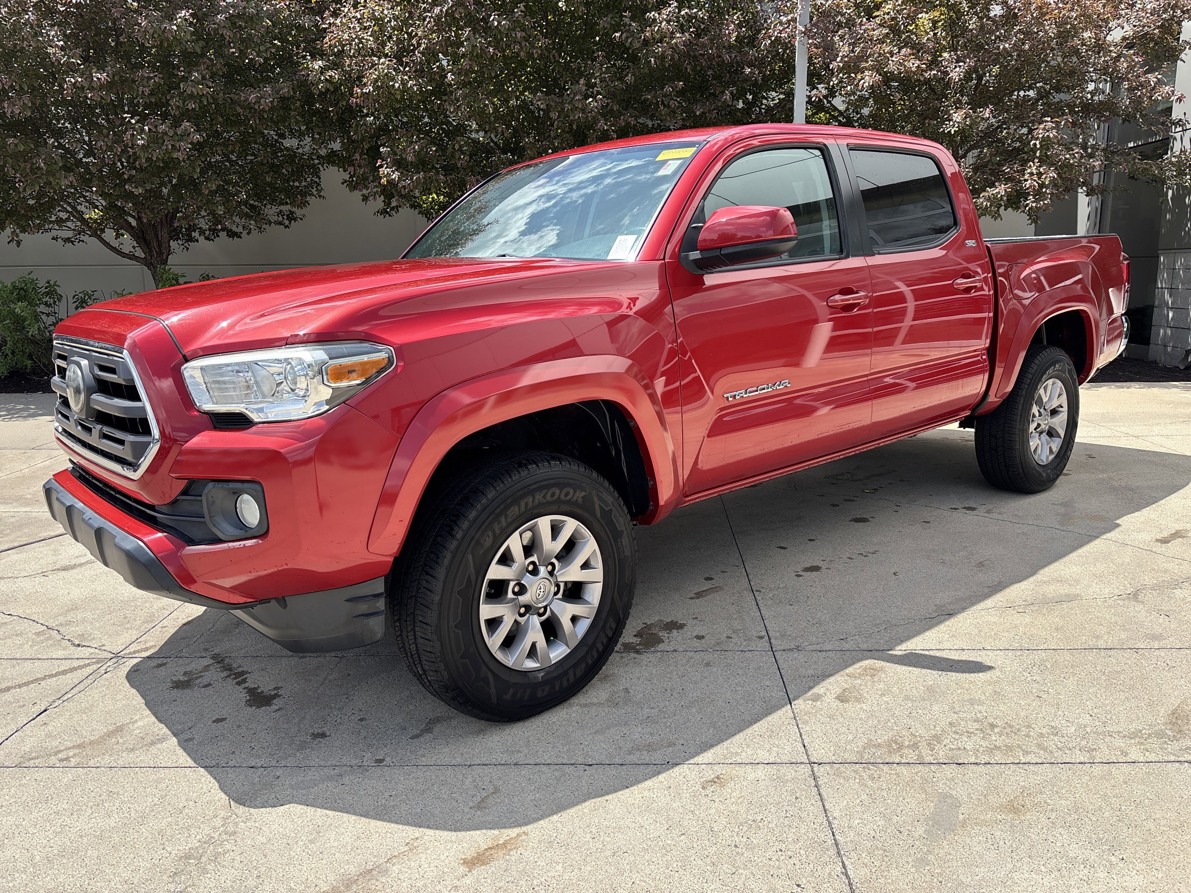 Used 2019 Toyota Tacoma SR5 AWD/4WD image 3
