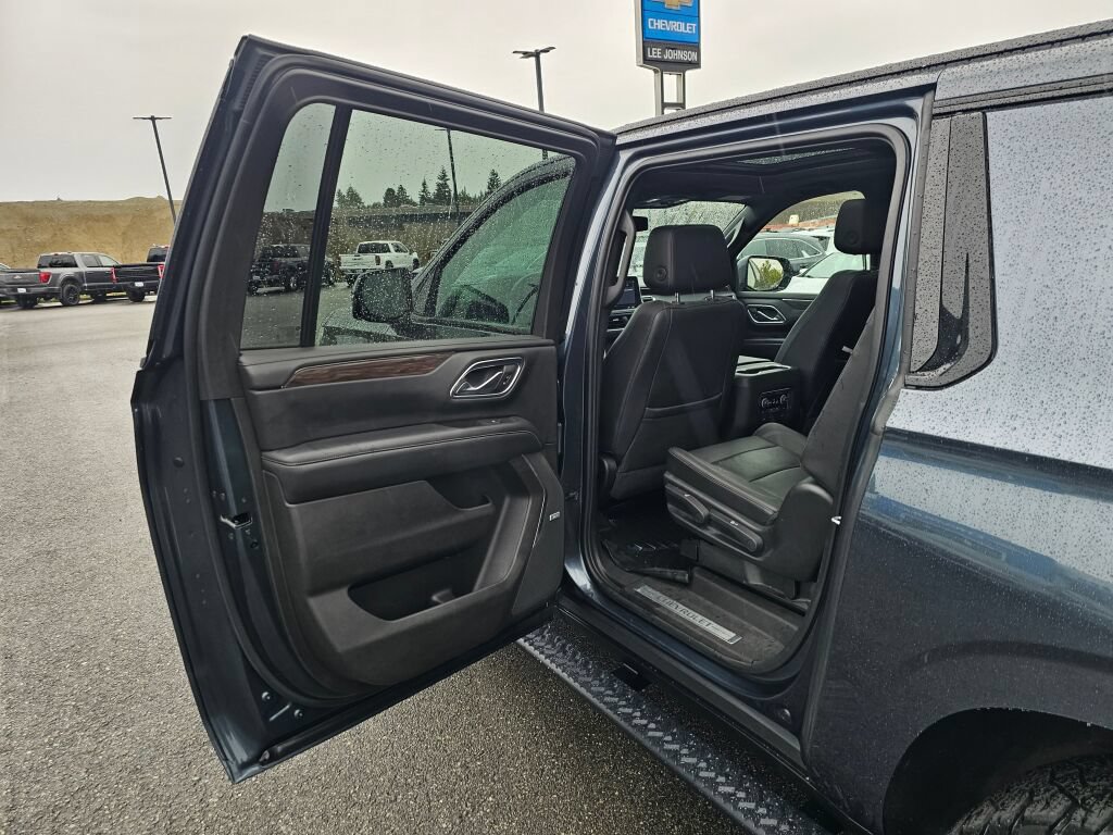 Used 2021 Chevrolet Suburban Z71 w/ Z71 Signature Package AWD/4WD image 22