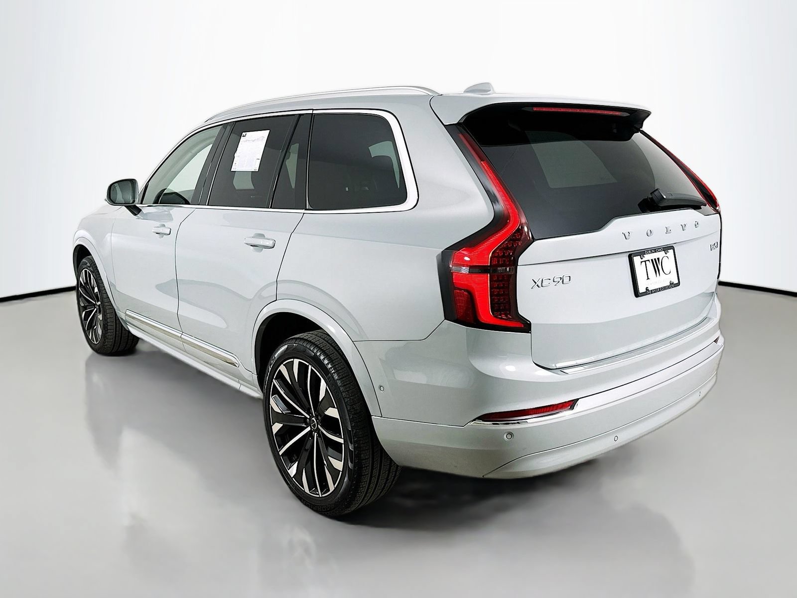 Used 2026 Volvo XC90 B6 Plus w/ Protection Package Premier AWD/4WD image 7