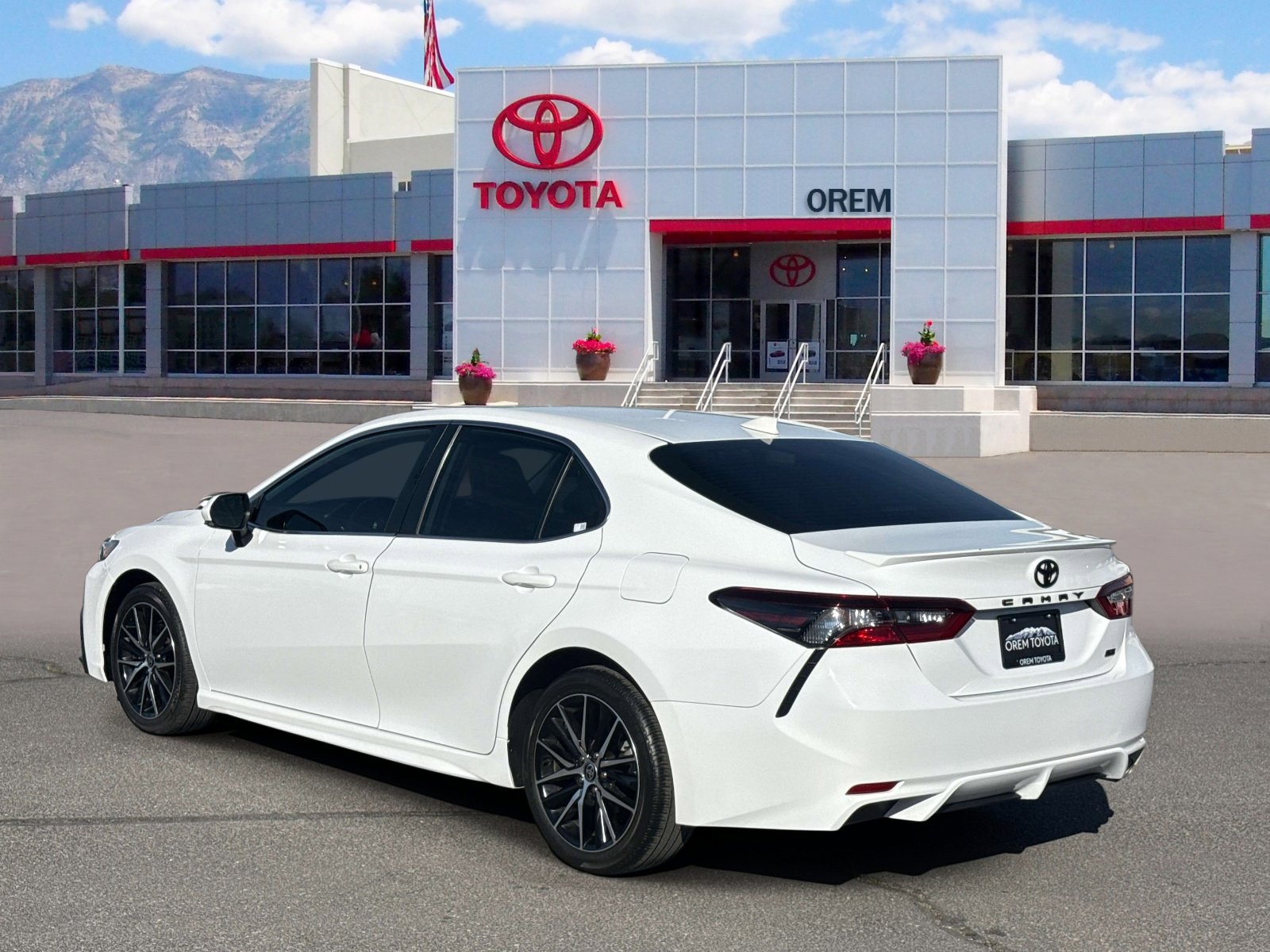 Used 2024 Toyota Camry SE image 5