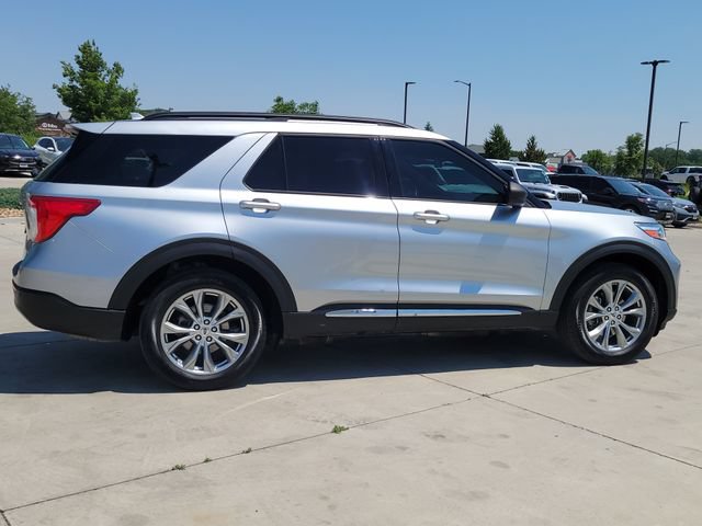 Used 2020 Ford Explorer XLT w/ Equipment Group 202A AWD/4WD image 2
