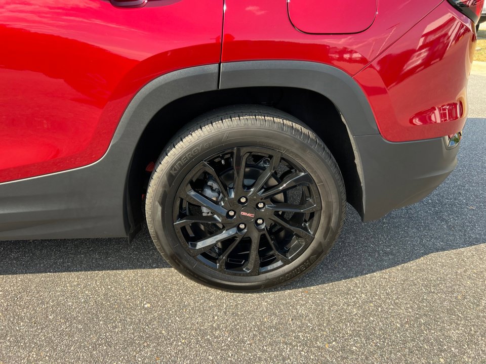 Used 2024 GMC Terrain SLE w/ Driver Convenience Package FWD image 23