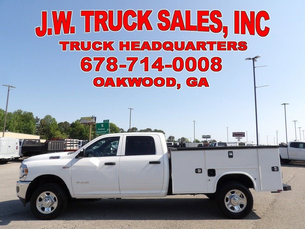 Used 2022 RAM 3500 Tradesman w/ Chrome Appearance Group AWD/4WD image 2