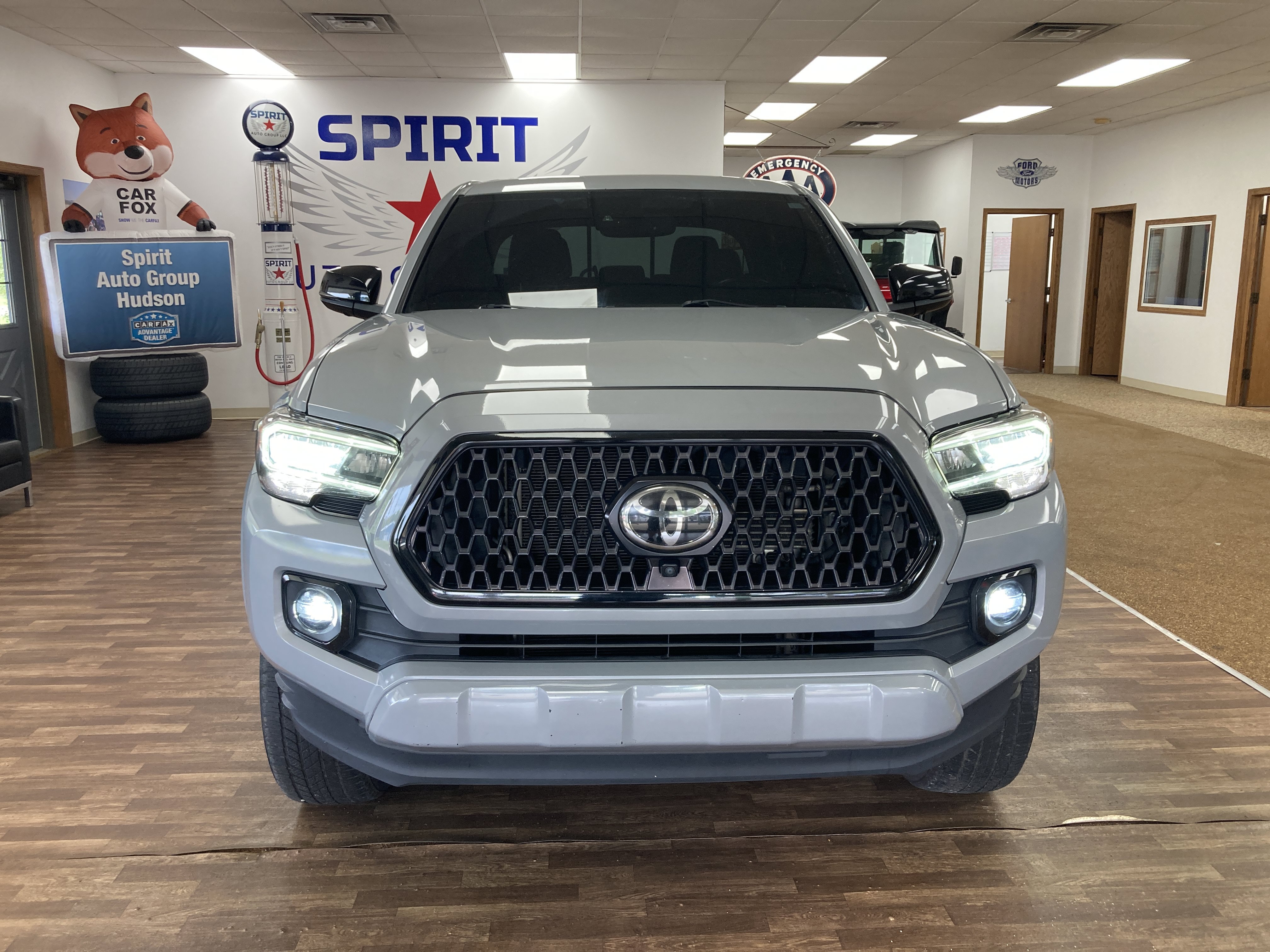 Used 2020 Toyota Tacoma Limited AWD/4WD image 3