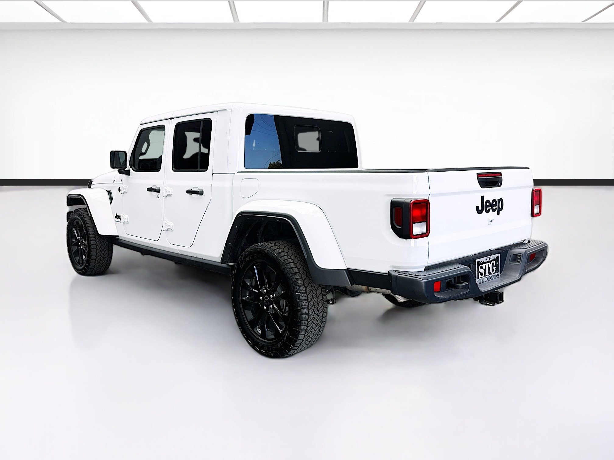 Used 2025 Jeep Gladiator Sport AWD/4WD image 6