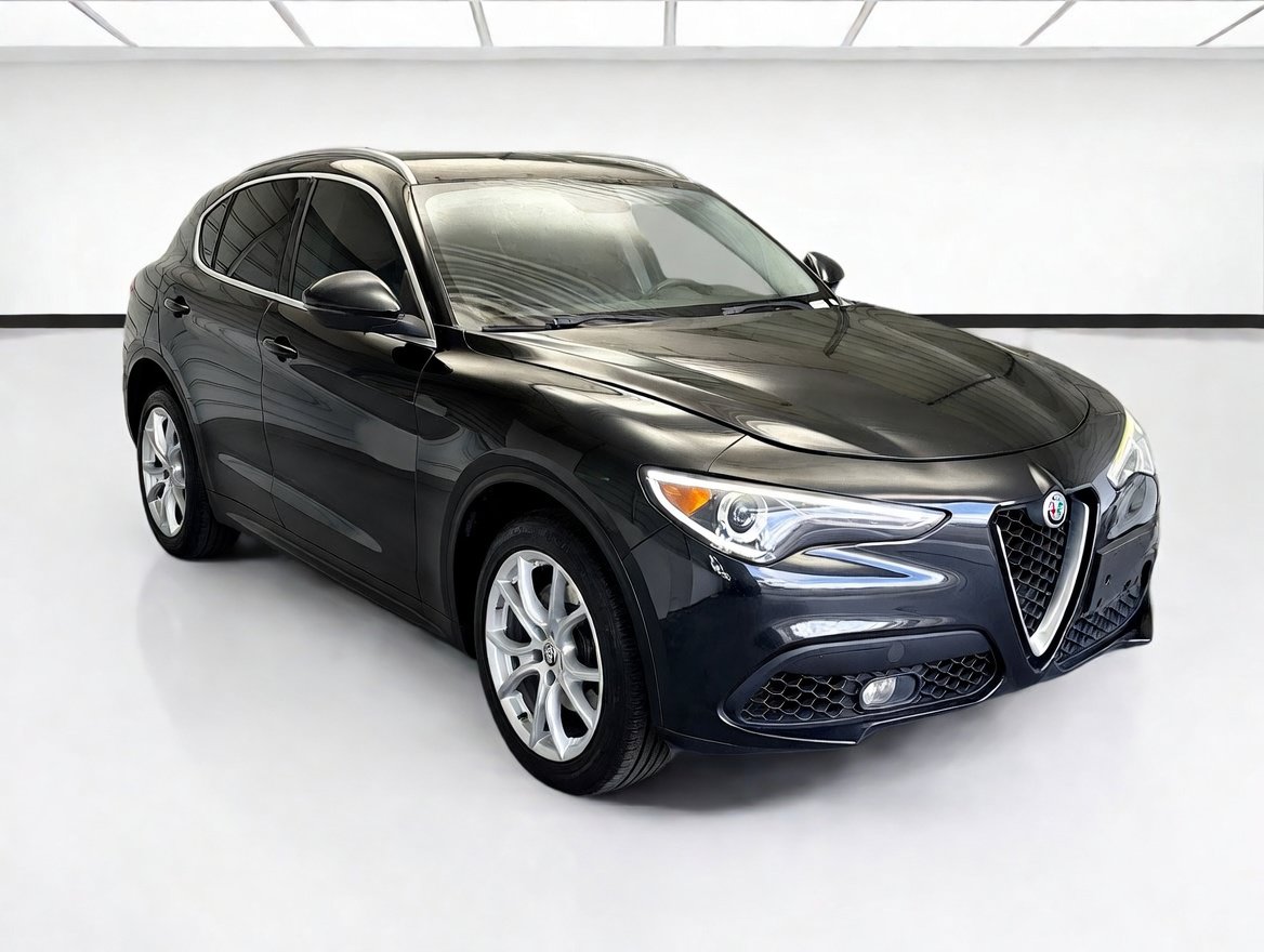 Used 2018 Alfa Romeo Stelvio AWD image 3