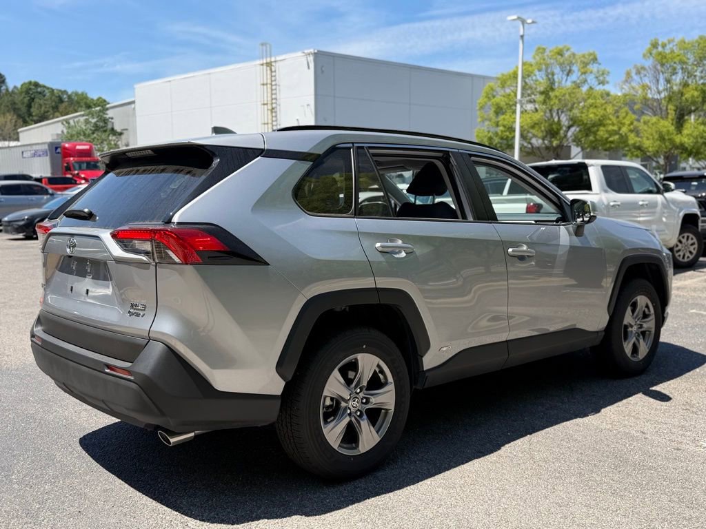 Used 2025 Toyota RAV4 XLE w/ Convenience Package image 3