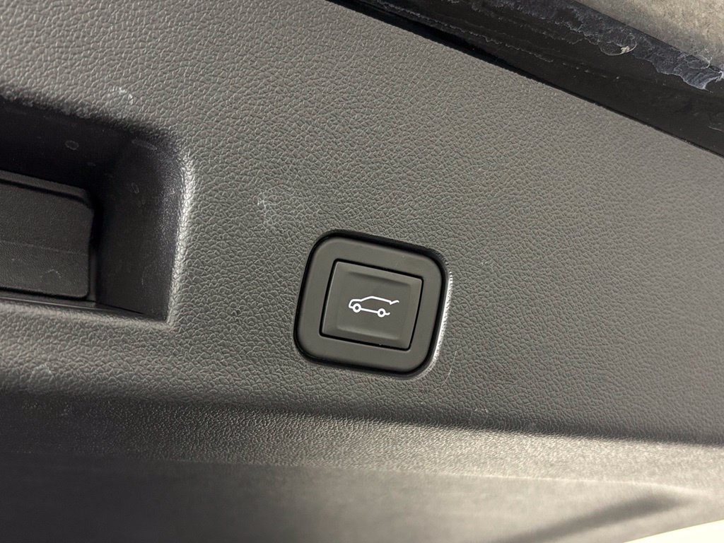 Used 2026 Chevrolet Traverse LT FWD image 38